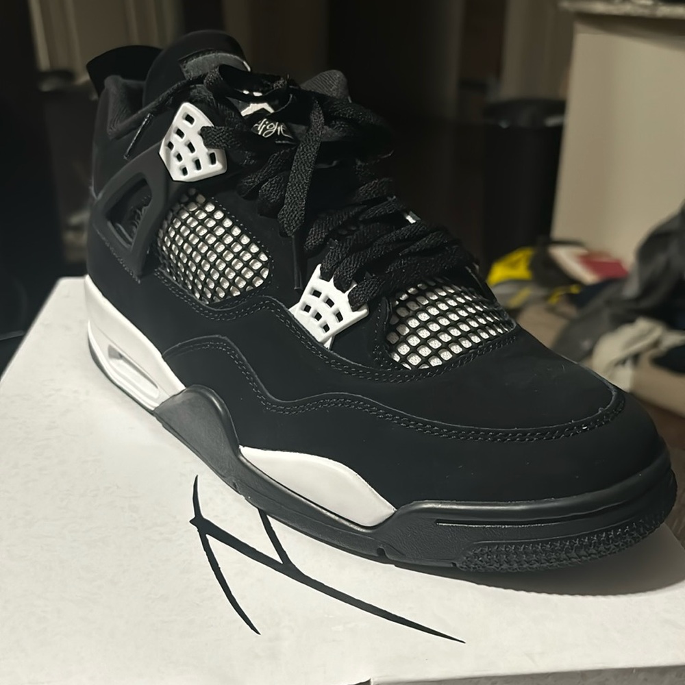 New retro 4 Jordan